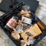 подарък за него