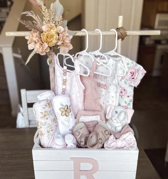 Подарък за погаче - Baby Shower Basket