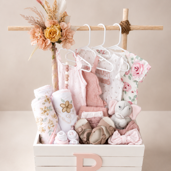 Подарък за погача - Baby Shower Basket