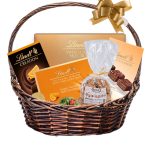 Подаръчна кошница с лакомства