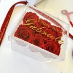 ЛУКСОЗНА ПРОЗРАЧНА КУТИЯ С ВЕЧНИ РОЗИ
