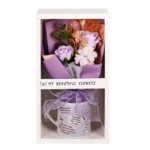 Подаръчен комплект чаша с букет сапунени рози