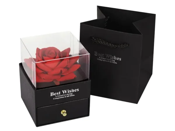 Роза в кутия за бижута