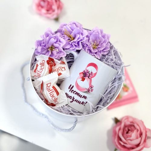 Подарък за 8-ми Март в лилаво